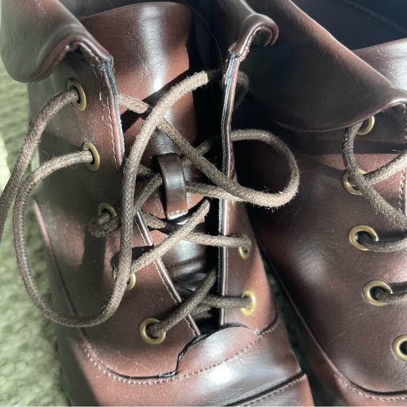 Elegant Brown Women's Lace-Up Boots - Picture 10 of 11